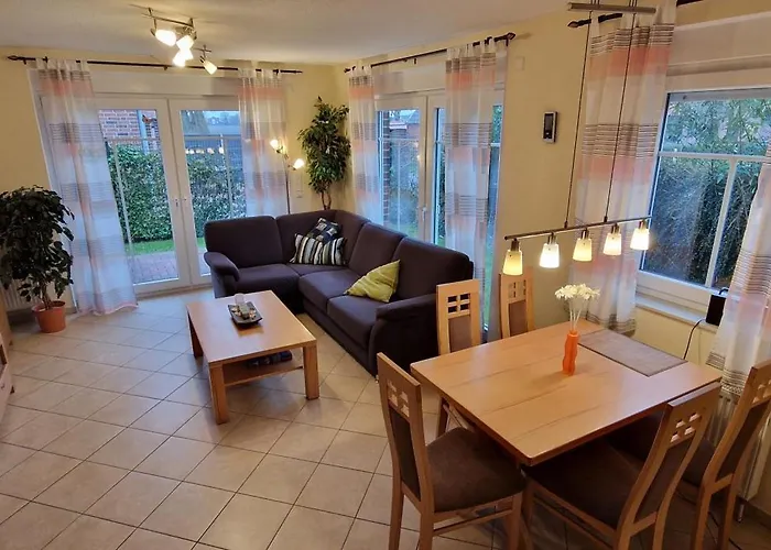 Nr 81 - Deichstrasse Naehe Yachthafen Nyaraló