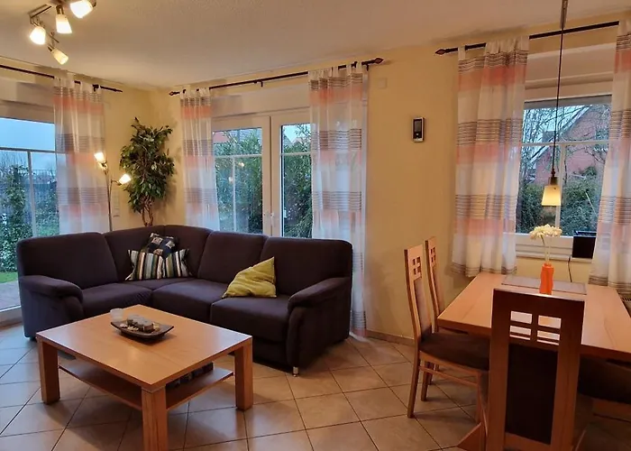 Nr 81 - Deichstrasse Naehe Yachthafen Carolinensiel